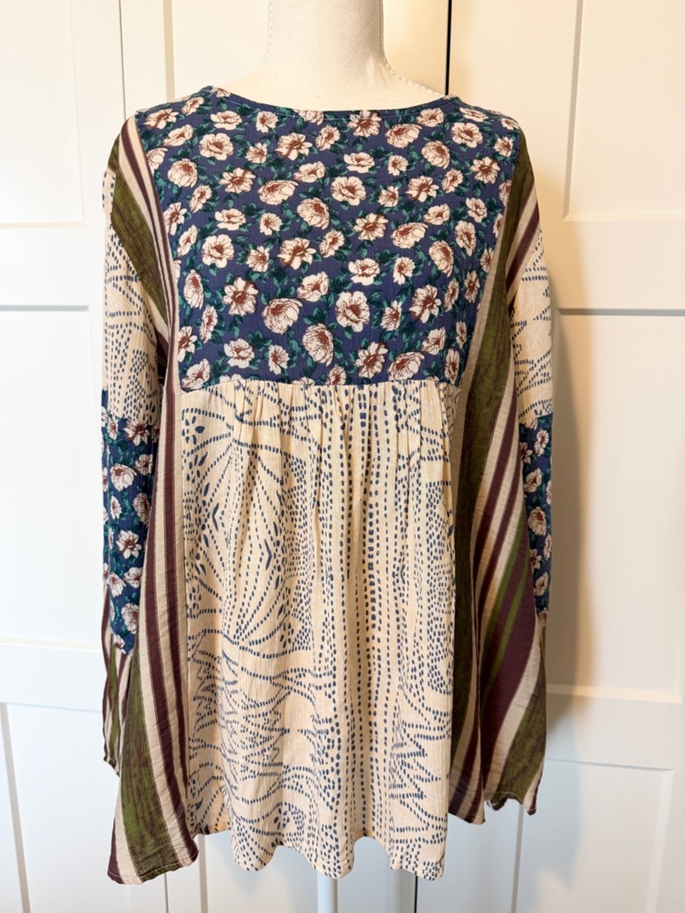 NWOT Ces Femme Mixed Print Boho Tunic Flowy Long Sleeve Top